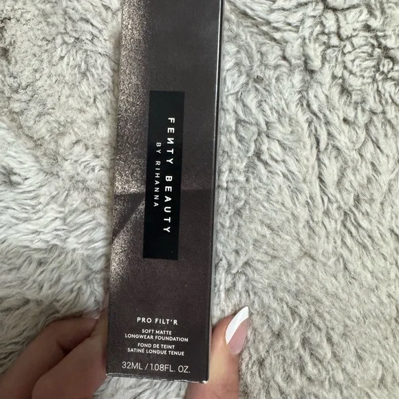 Fenty Beauty Pro Filt'r Soft Matte Foundation - Tan Shade 230 - Picture 2 of 4